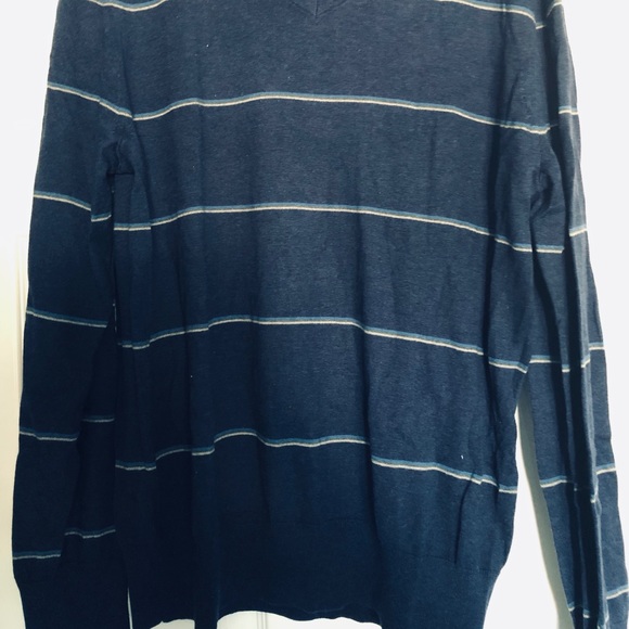 Banana Republic V-neck Sweater - Picture 4 of 4